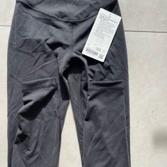 Lululemon black leggings Wunder under smooth cover tight 25in new size 8