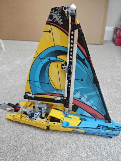 lego 42704 - Racing Yacht