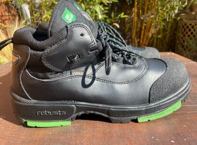 Robusta sefety boots size 9