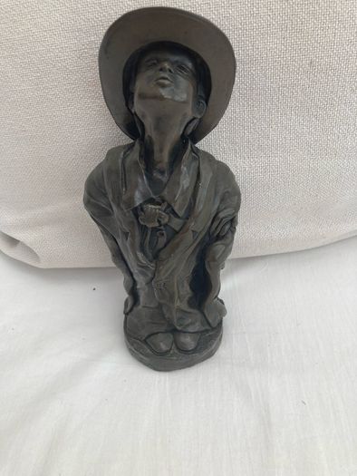 Genesis Fine Arts Figurine (Going Out)