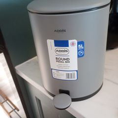 Bathroom bin