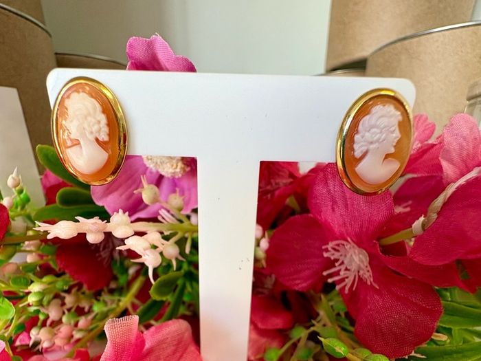 Vintage 9ct Gold Cameo Earrings