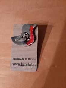 Ceramic robin button