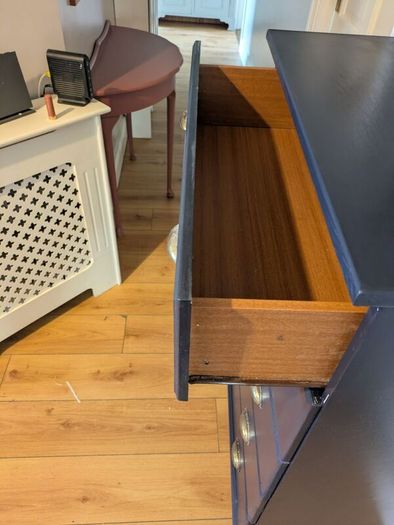chest of drawers