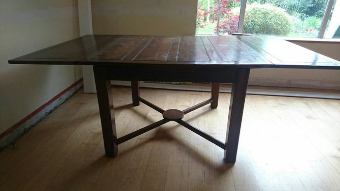 Solid Oak Extendable Dining Table.