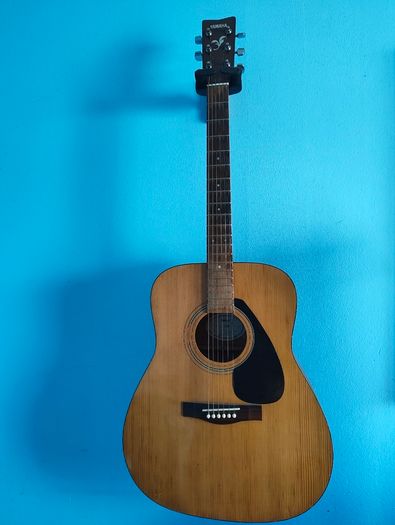 Yamaha F310 acoustic guitar