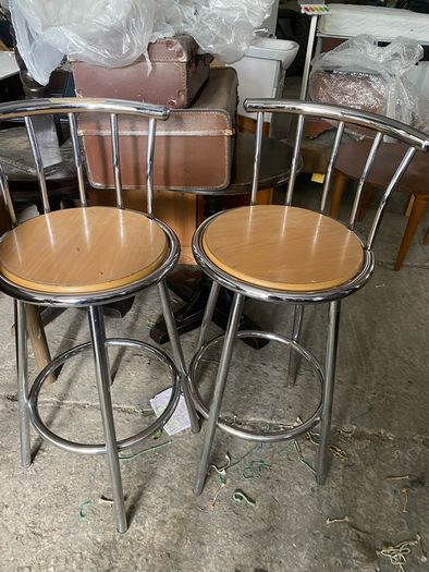 Free stools & chairs