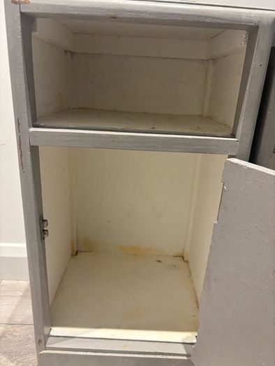 2 free lockers