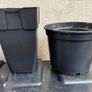 4 plastic flower pots Image 3