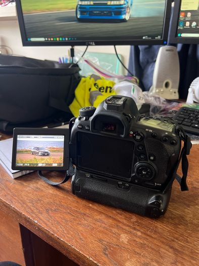 Canon 6D Mark ii Body + Battery Grip