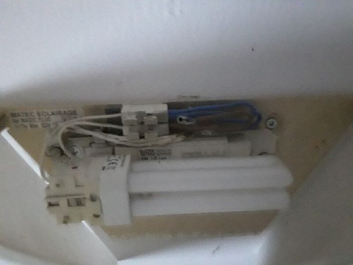 2 wall lights