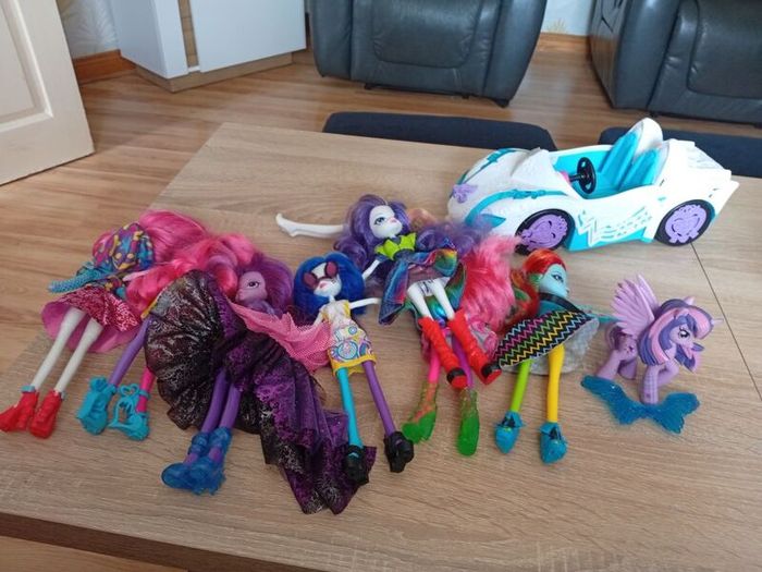 My Little Pony Equestria Girls Toy Bundle with DJ Pon3 Convertible