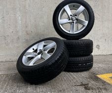 Genuine Volkswagen 16" Alloy Wheels - Like New Tyres
