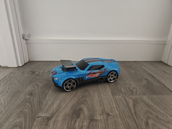 Hot wheels Car for storage with handle for on the go