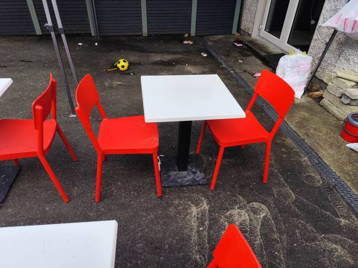 Cafe. Deli style seating