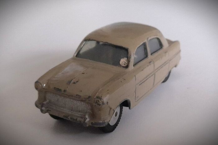 Diecast Vintage Corgi Toys Ford Consul Mk1 - Good Original Condition/No Box