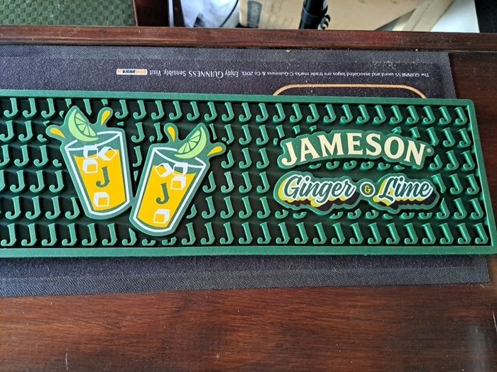 Bar runner