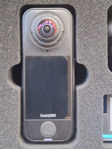 insta360 x4 air. starter Kit. two batteries. selfie stick