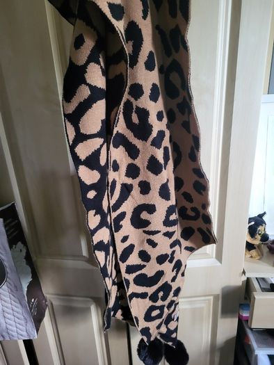 Long scarf shawl with animal print NEW black and beige