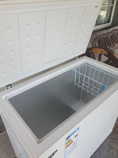Chest freezer