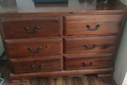 chest of drawers/ dresser