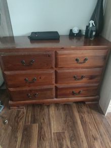 chest of drawers/ dresser