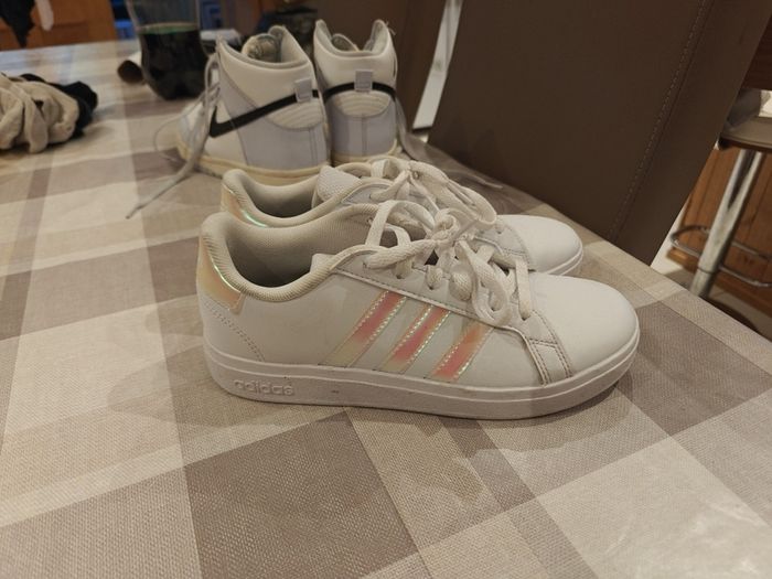 Adidas Grand Court Trainers Iridescent Stripes - UK 4 (EU 36.5)