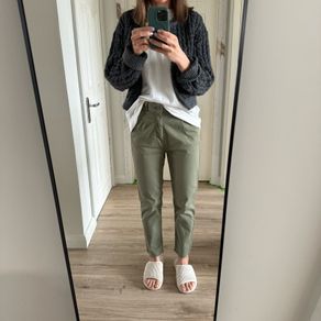 HM mid waist khaki chino pants in size S/8/36