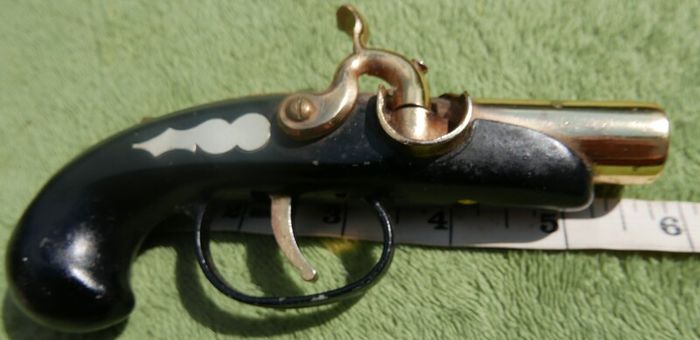 Vintage 1960s Japan Derringer Pistol Gun Lighter (it looks like it works)