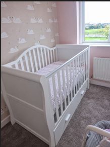 Sleigh cot bed