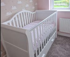 Sleigh cot bed