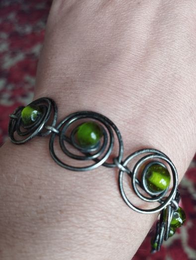 Vintage Twisted Bracelet with Green Glass Beads Inserts.