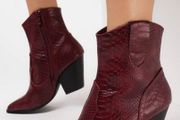 Fabulous Cowgirl Style Boots size 6 - great not only for Luke Combs gig :)