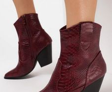 Fabulous Cowgirl Style Boots size 6 - great not only for Luke Combs gig :)