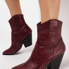 Fabulous Cowgirl Style Boots size 6 - great not only for Luke Combs gig :)