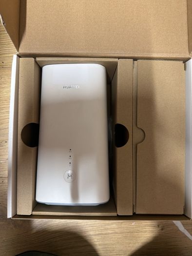 5g router Huawei. Unlocked to all networks