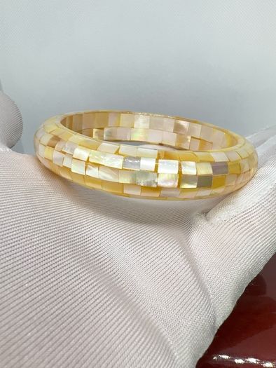 Perl bracelet Golden Glow: South Sea Colour Mother of Pearl Bangle