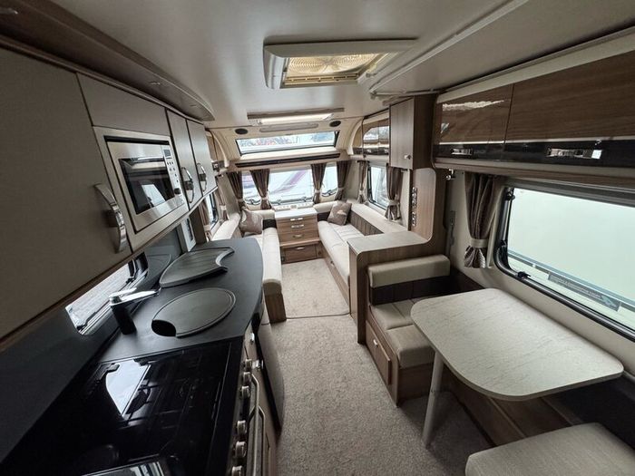 2016 Swift Conqueror 530 - 4 Berth