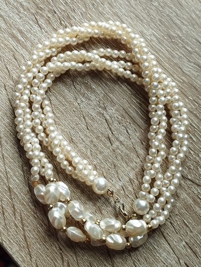 Vintage Faux Pearl Necklace.