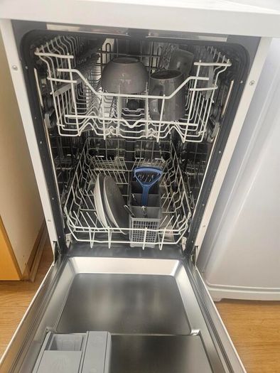 Slimline dishwasher