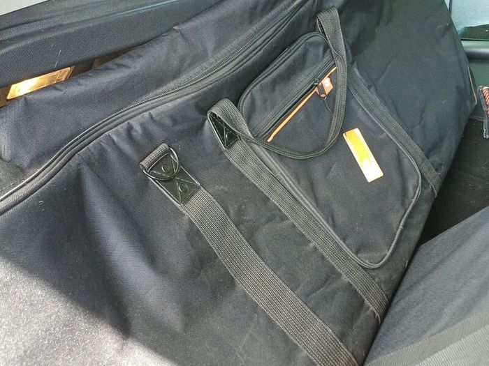 2 yamaha keyboard.2 keyboard cases.1 Herxules Double keyboard stand.2 keyboard power packs.