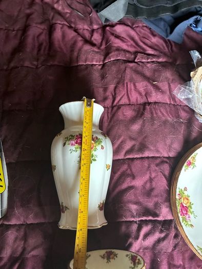 OLD Country Rose - Royal Albert - various