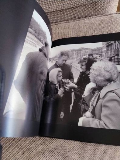 Richard Kalvar Earthlings 2007 photography book hardback with dustcover in very good condition FREE STANDARD POSTAGE INCLUDED