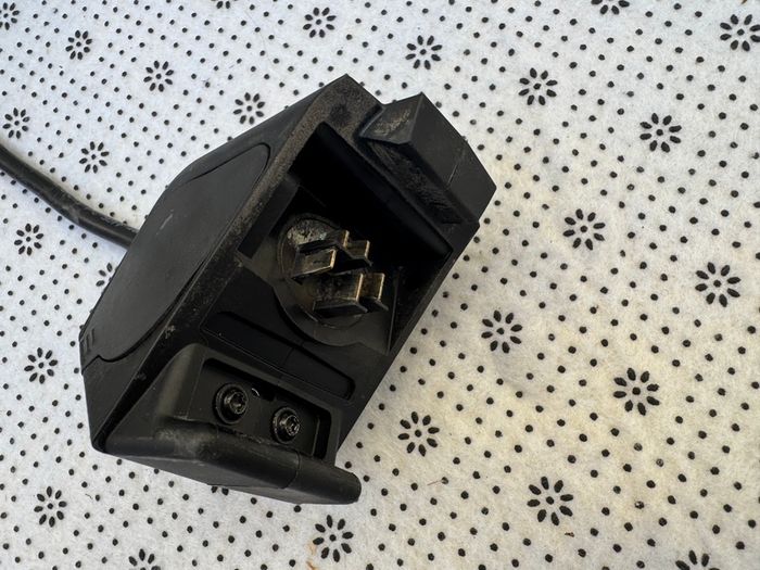 Bosch eBike battery charger connector