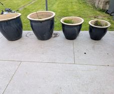 4 glazed plant pots