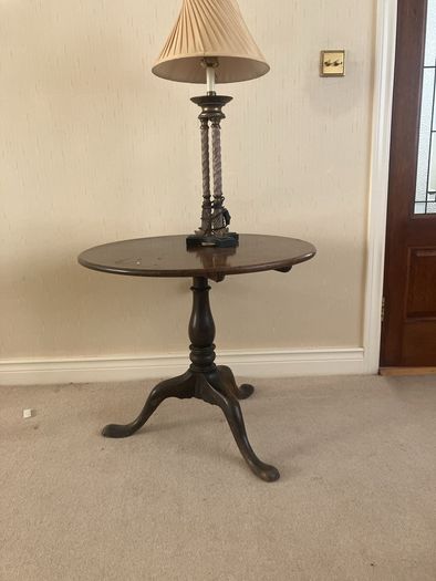 Antique Mahogany Tilt Table
