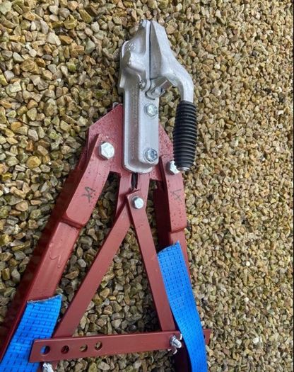 Towing a frame heavy duty , recovery dolly transporter , new Bradley hitch iron cast up to 2.7 tone Poti Pune, suit vans and small cars