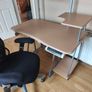 swivel chair and computer desk Image 3