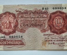 1930's Bank of England 10 Shilling banknote, signed by Chief Cashier K.O. Peppiatt,