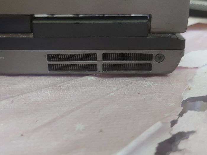Vintage DELL Lastitude, Model D620, Intel CPU T2400, 1.83GHz, 2.5GB Ram, Windows 7 Professional, 32bit, Opera, Firefox and Chrome, in excellent condition